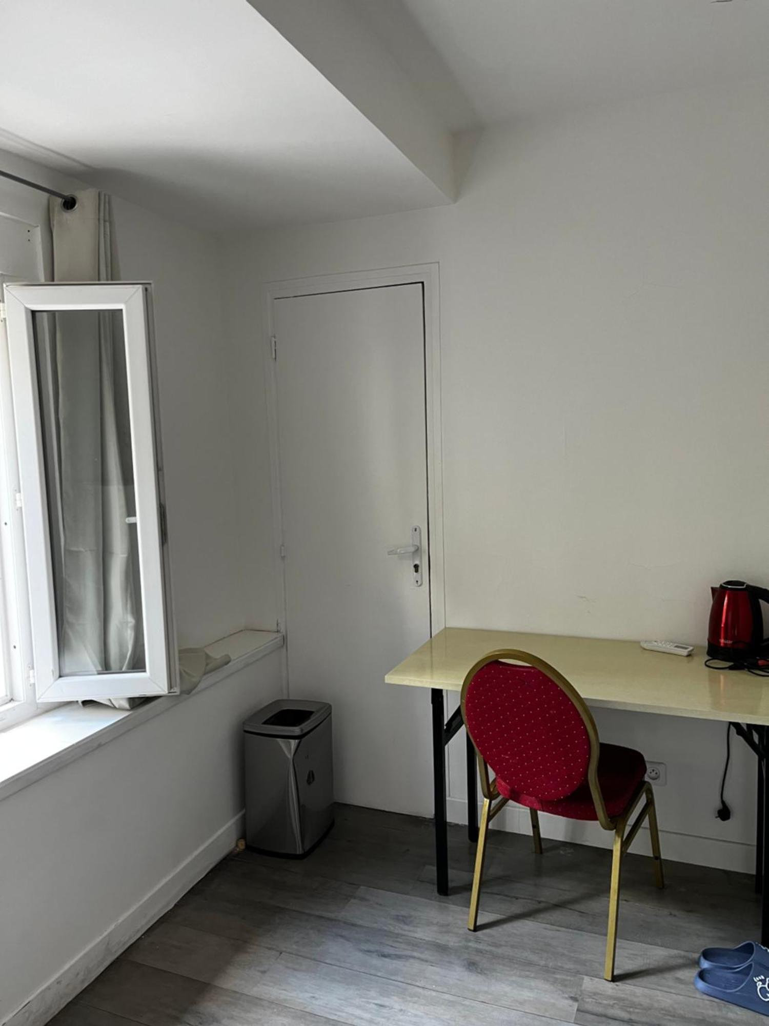 Chez Mia Paris Vandrarhem Exteriör bild