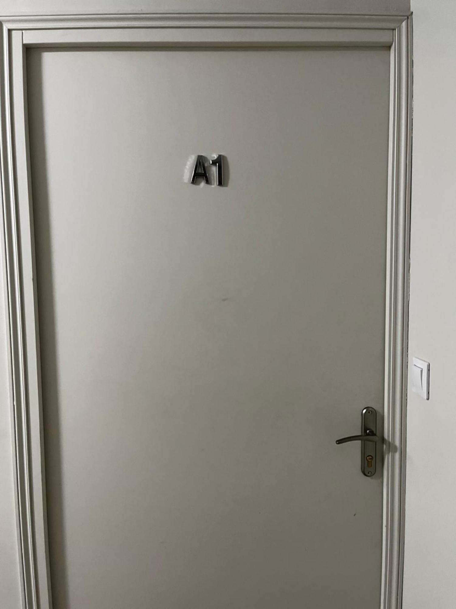 Chez Mia Paris Vandrarhem Exteriör bild