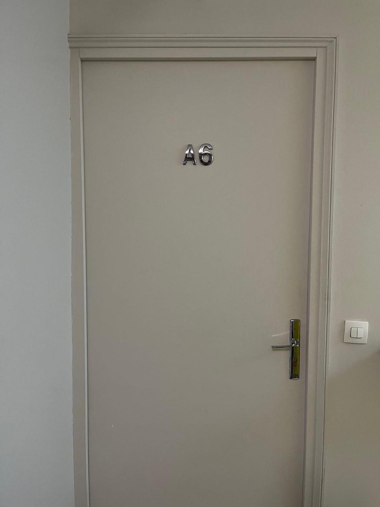 Chez Mia Paris Vandrarhem Exteriör bild