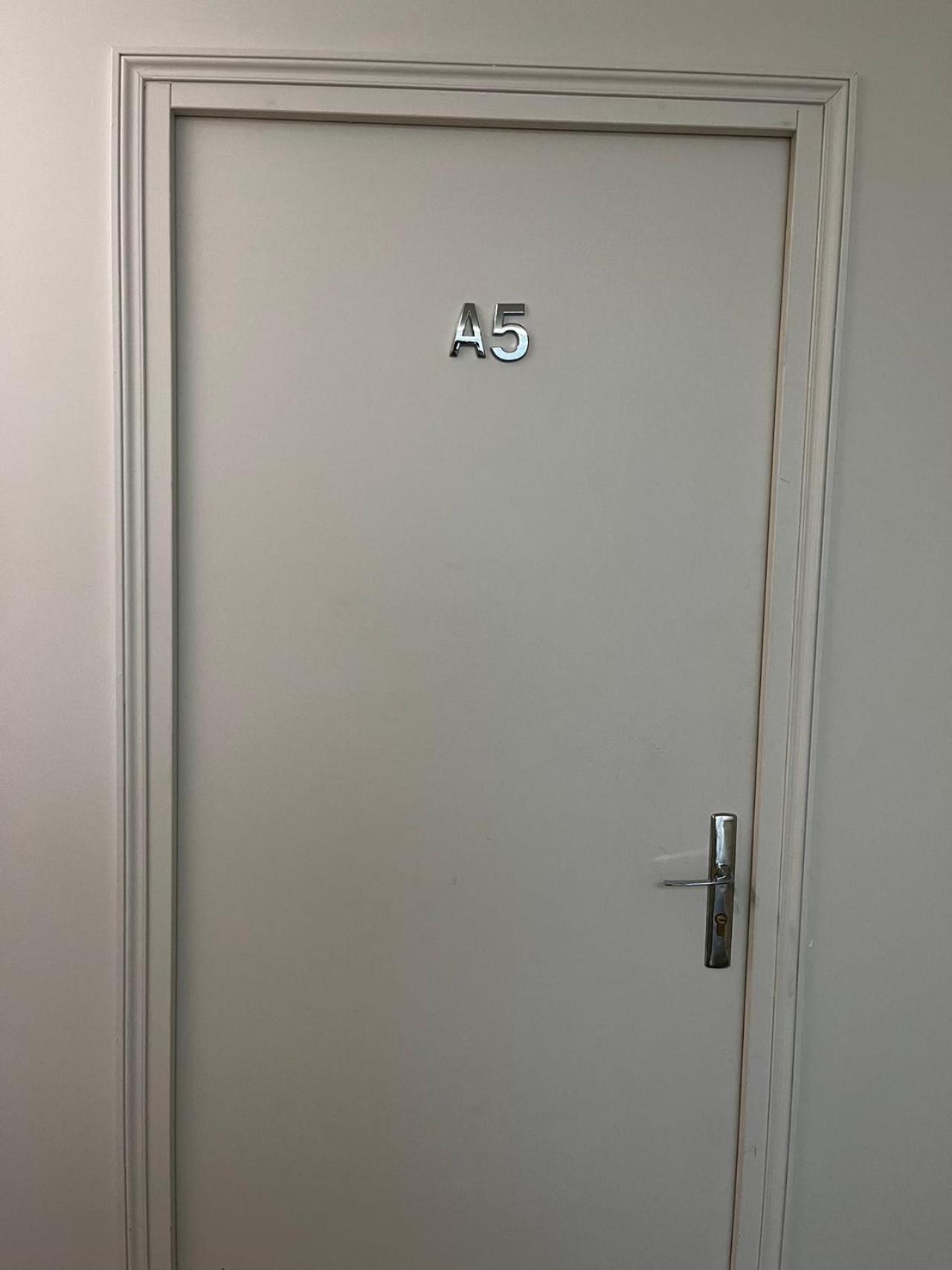 Chez Mia Paris Vandrarhem Exteriör bild